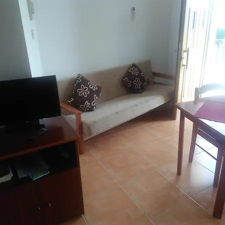 Yialos דירה פיסורי